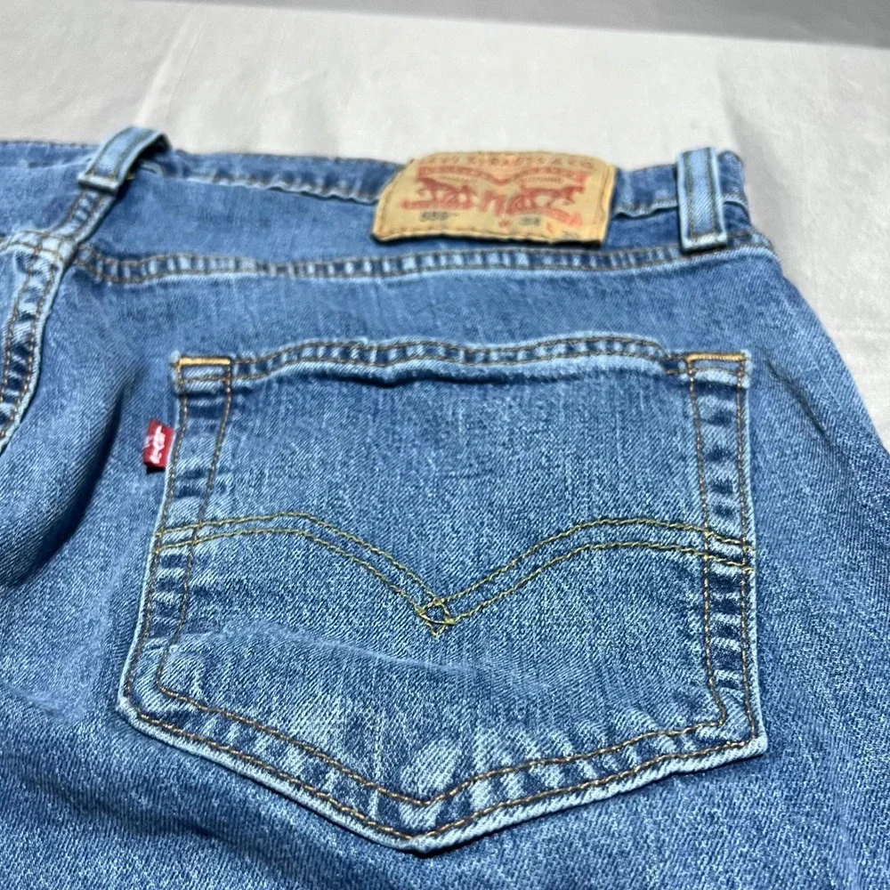 Levis 559 Relaxed Straight Jeans Mens 34x30 Medium Wash Blue Denim 00559-0590